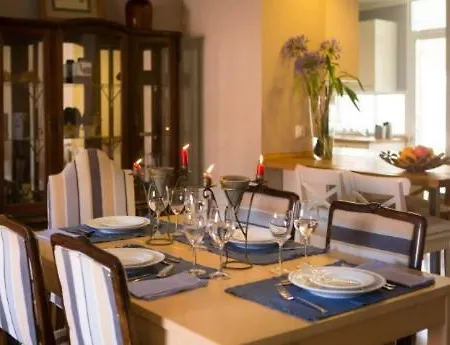 Peaceful Floor W Balconies - Cambridge Right - Ac Apartment