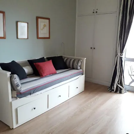 Peaceful Floor W Balconies - Cambridge Right - Ac Apartment