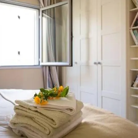 Апартаменты Peaceful Floor W Balconies - Cambridge Right - Ac