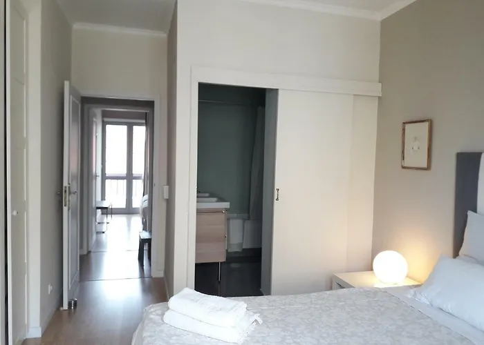 Peaceful Floor W Balconies - Cambridge Right - Ac